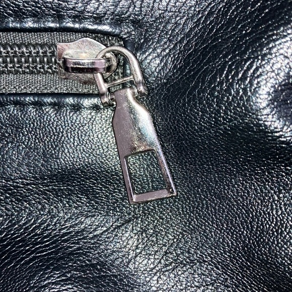 Volganik Rock black vegan Leather Crossbody Bag with many zip pockets - Picture 14 of 16